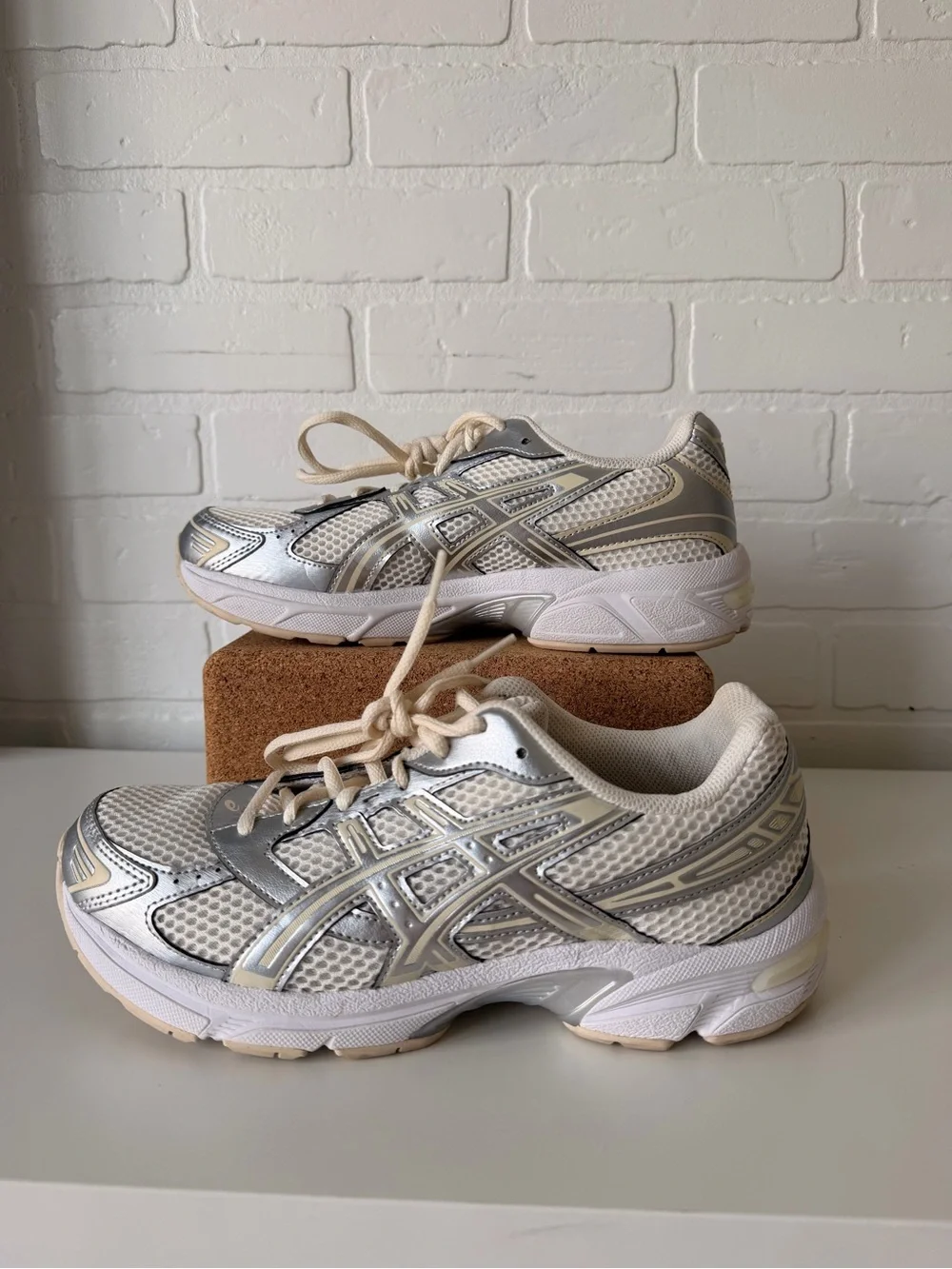 Asics 1130 Cream and Silver Athletic Sneakers, 8.5W, 40